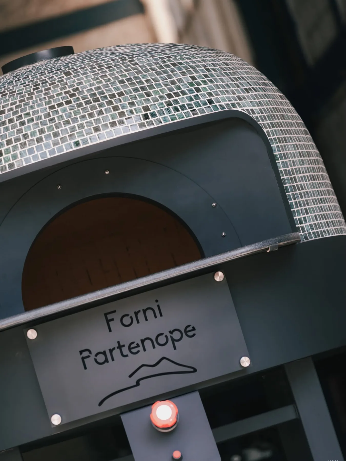 Detalle de estructura metálica de equipo Partenope