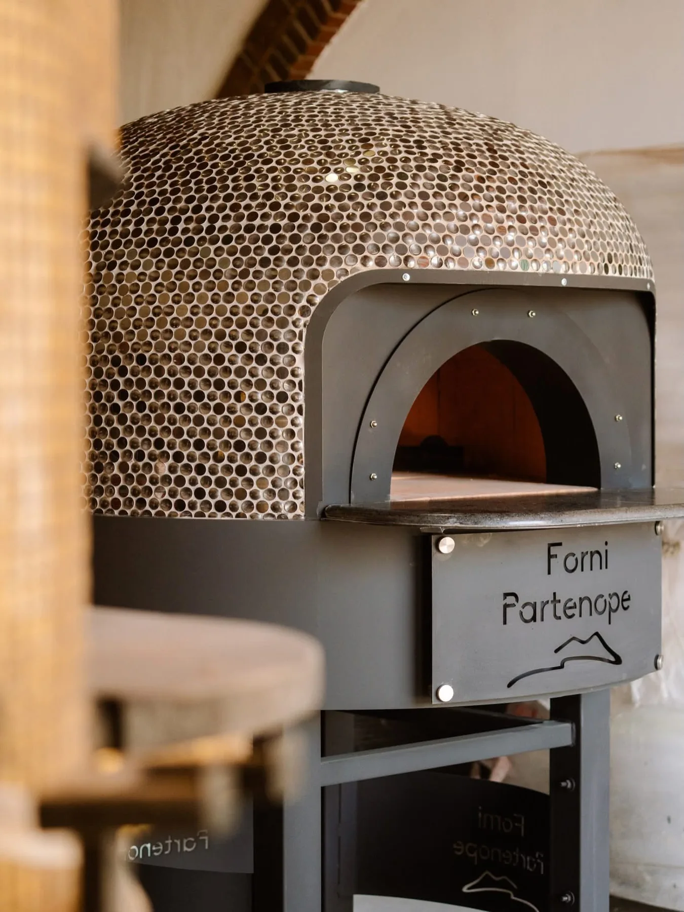 Horno Partenope con mosaico circular
